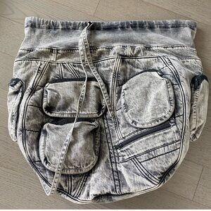 Duffel bag. Multi pockets. Shoulder strap